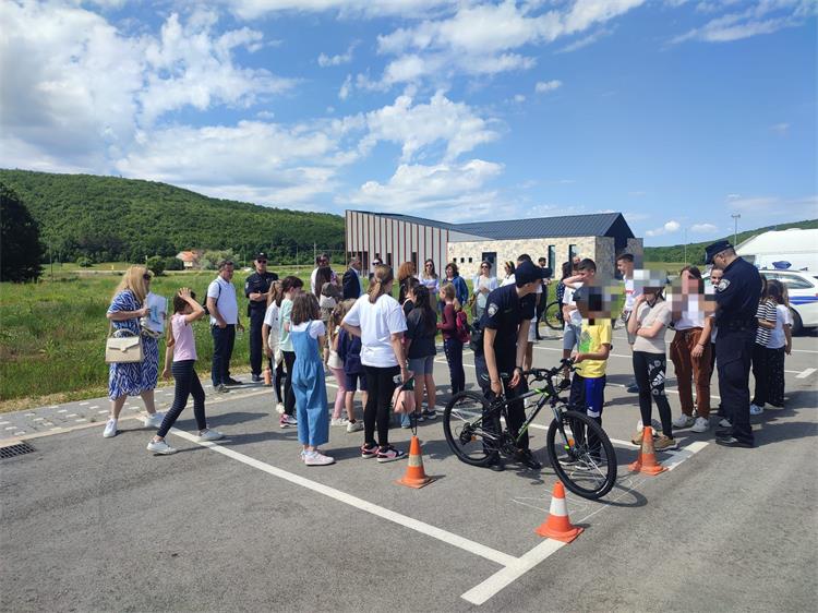 Slika /PU splitsko-dalmatinska 2022/Prevencija/Arzano bicikli.jpg